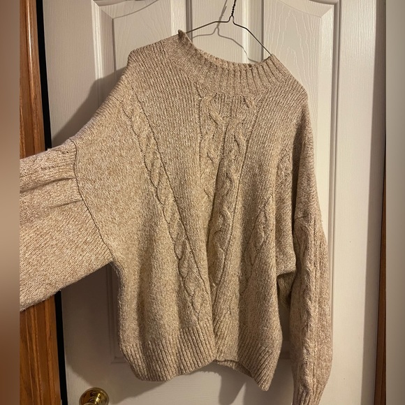 Oversized beige/cream sweater - Picture 2 of 4